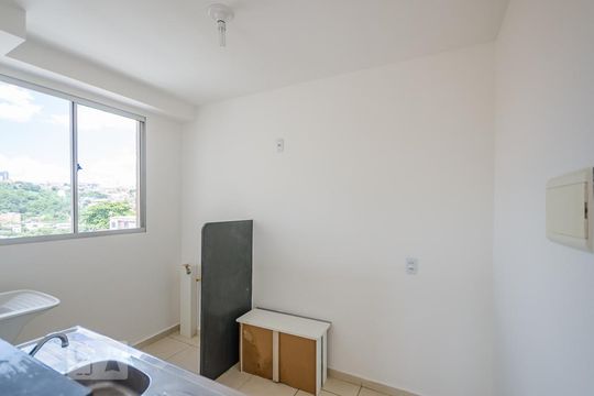 Cozinha de apartamento para alugar com 2 quartos, 47m² em Marajó, Belo Horizonte
