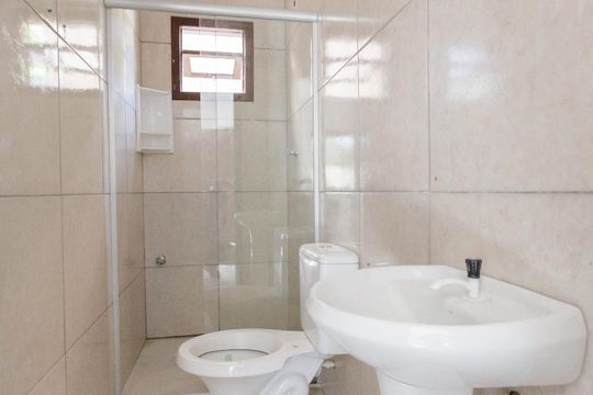 Banheiro de apartamento para alugar com 2 quartos, 46m² em Santa Tereza, Porto Alegre