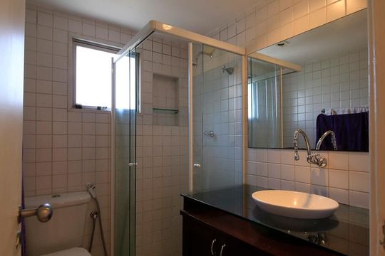 Banheiro de apartamento para alugar com 2 quartos, 68m² em Vila Madalena, São Paulo