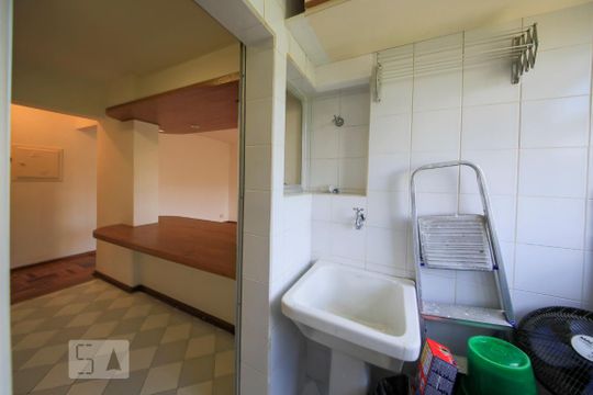 Área de Serviço de apartamento para alugar com 2 quartos, 68m² em Vila Madalena, São Paulo