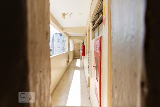 Vista interna de apartamento para alugar com 1 quarto, 32m² em Bosque da Saúde, São Paulo