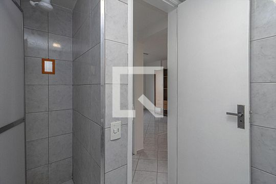 Banheiro de apartamento para alugar com 1 quarto, 45m² em Aclimação, São Paulo
