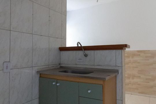 Cozinha de apartamento para alugar com 1 quarto, 40m² em Vila Constança, São Paulo