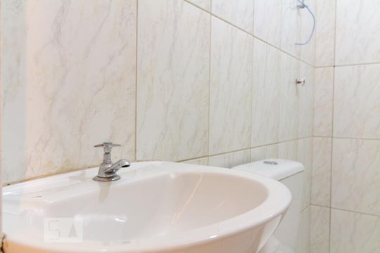 Banheiro de casa para alugar com 1 quarto, 40m² em Vila Constança, São Paulo