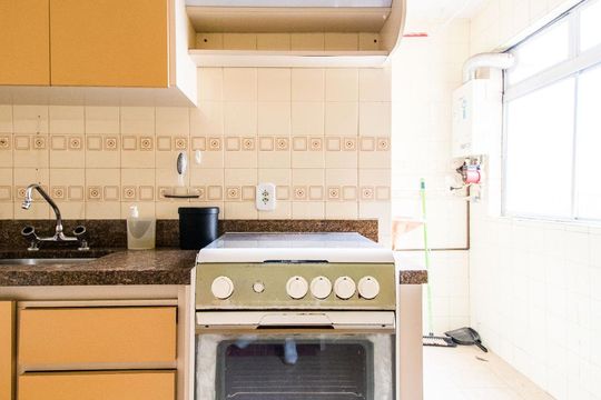 Fogão / Cozinha de apartamento à venda com 2 quartos, 56m² em Vila Mariana, São Paulo