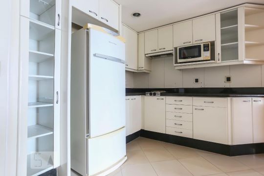 Cozinha de kitnet/studio para alugar com 1 quarto, 56m² em Asa Norte, Brasília