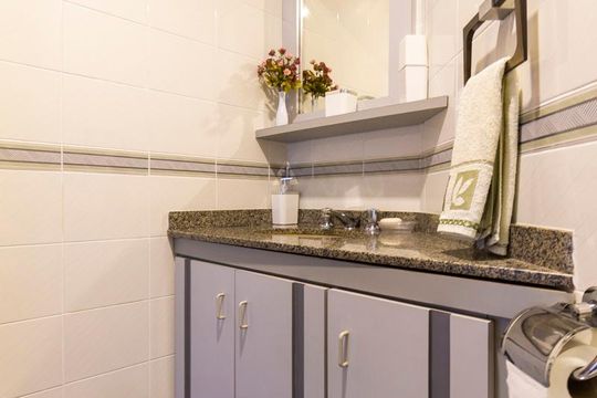 Banheiro social de apartamento à venda com 3 quartos, 128m² em Vila Clementino, São Paulo