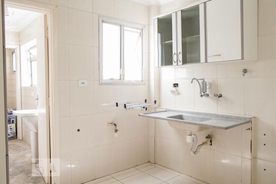 COZINHA de apartamento para alugar com 2 quartos, 62m² em Santa Teresinha, São Paulo