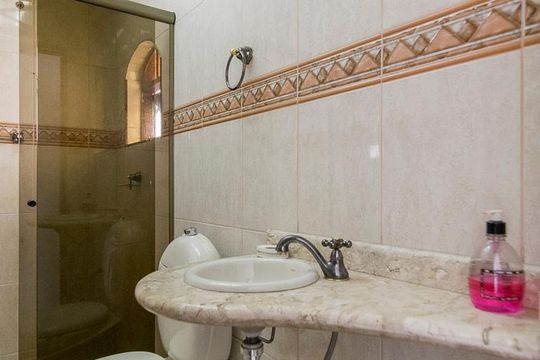 Suite de casa para alugar com 3 quartos, 200m² em Vila Scarpelli, Santo André