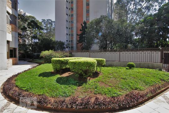 Área comum de apartamento à venda com 6 quartos, 350m² em Vila Suzana, São Paulo