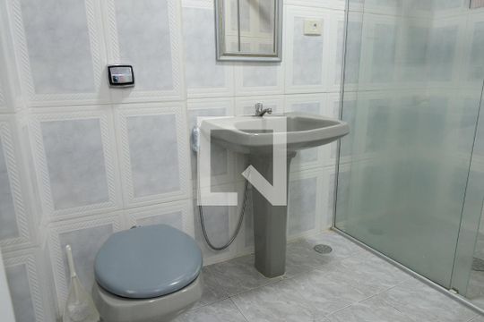 Banheiro de apartamento para alugar com 2 quartos, 63m² em Pinheiros, São Paulo