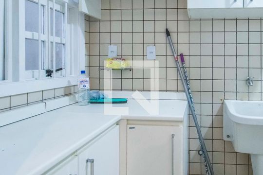 Área de Serviço de casa à venda com 4 quartos, 242m² em Centro, Canoas