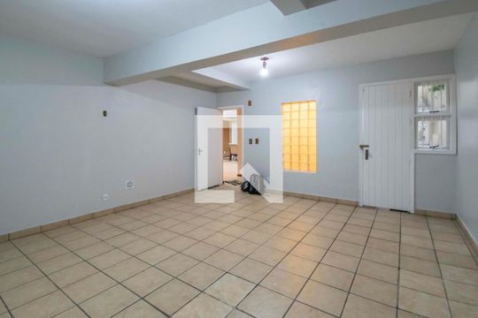 Garagem para 2 carros de casa à venda com 4 quartos, 242m² em Centro, Canoas
