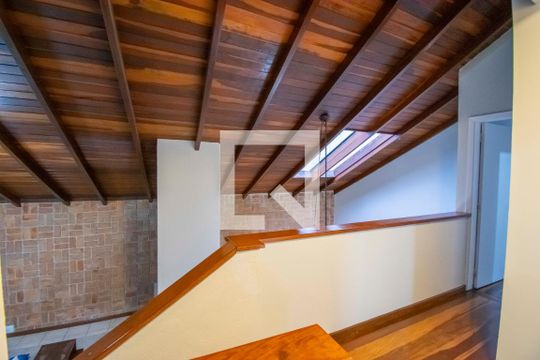 Corredor de casa à venda com 4 quartos, 242m² em Centro, Canoas