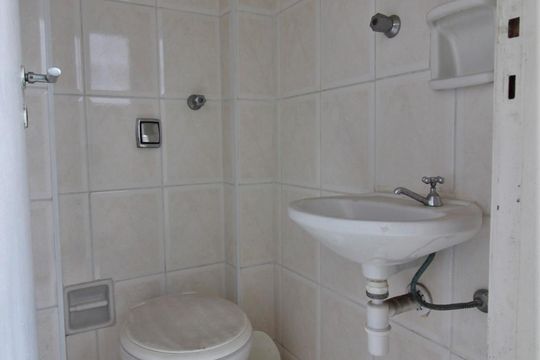 Banheiro de serviço de apartamento à venda com 2 quartos, 107m² em Vila Suzana, São Paulo
