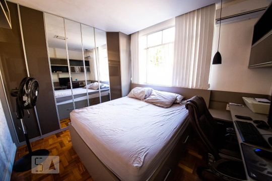 Quarto 1 de apartamento para alugar com 2 quartos, 70m² em São Domingos, Niterói