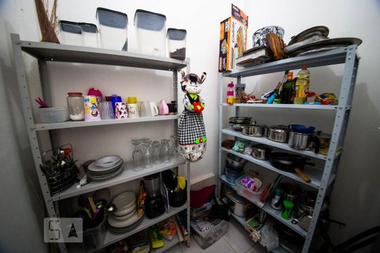 Dispensa de apartamento para alugar com 2 quartos, 70m² em São Domingos, Niterói