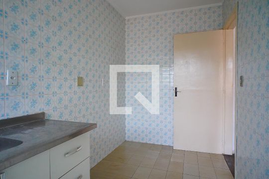 Cozinha de apartamento à venda com 1 quarto, 53m² em Passo da Areia, Porto Alegre