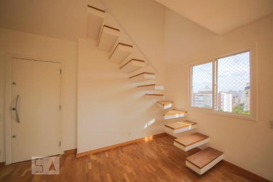 Escada para Cobertura de apartamento à venda com 3 quartos, 180m² em Vila Madalena, São Paulo