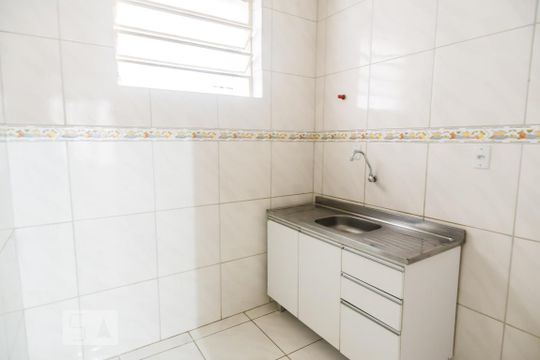 Cozinha de apartamento para alugar com 1 quarto, 45m² em São João, Porto Alegre