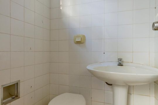 Banheiro de serviço de casa à venda com 6 quartos, 463m² em Setor Sul, Goiânia