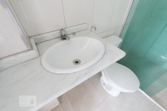 Banheiro  de apartamento para alugar com 1 quarto, 33m² em Vila Clementino, São Paulo