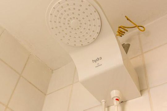 Chuveiro Banheiro Social de apartamento para alugar com 2 quartos, 48m² em Heliópolis, Belo Horizonte