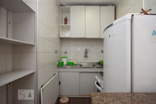 Cozinha de kitnet/studio para alugar com 1 quarto, 36m² em Bela Vista, São Paulo