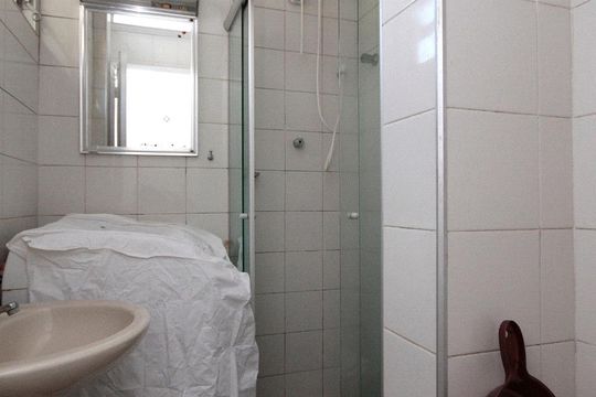 Banheiro de kitnet/studio para alugar com 1 quarto, 36m² em Bela Vista, São Paulo