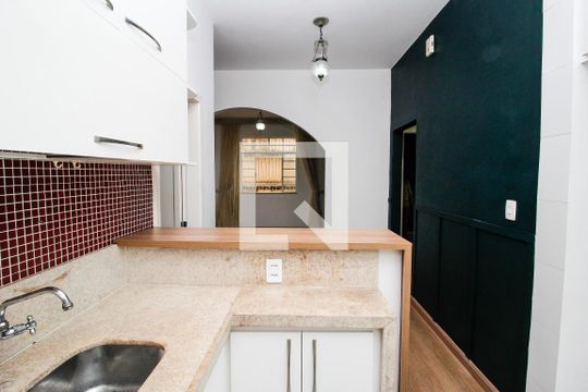 Cozinha de apartamento à venda com 3 quartos, 73m² em Santo Antônio, Belo Horizonte