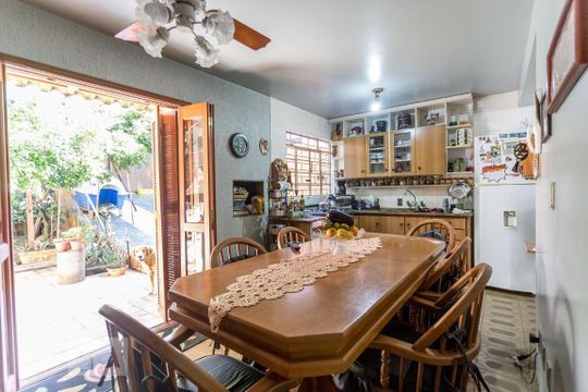 Cozinha de casa à venda com 3 quartos, 252m² em Teresópolis, Porto Alegre