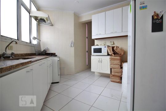Cozinha de apartamento à venda com 3 quartos, 300m² em Real Parque, São Paulo