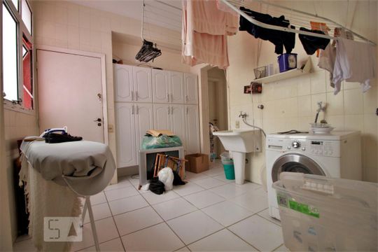 Área de serviço de apartamento à venda com 3 quartos, 300m² em Real Parque, São Paulo
