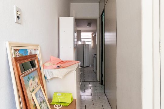 Corredor acesso quarto de kitnet/studio para alugar com 1 quarto, 30m² em Centro, Campinas
