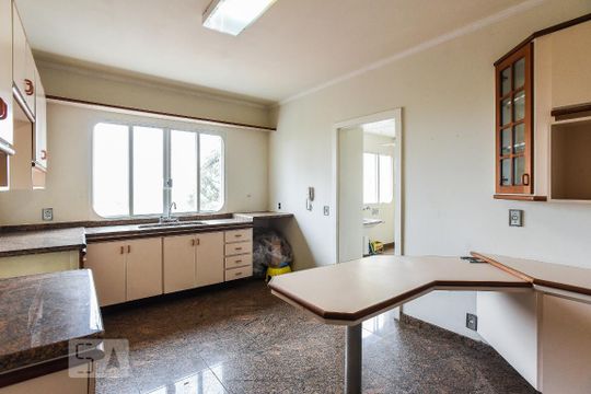 Cozinha de apartamento à venda com 3 quartos, 212m² em Vila Assunção, Santo André