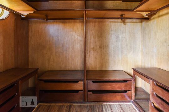 Closet de apartamento à venda com 3 quartos, 212m² em Vila Assunção, Santo André