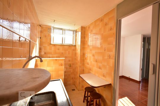 Cozinha  de apartamento à venda com 2 quartos, 55m² em Santa Rosa, Niterói