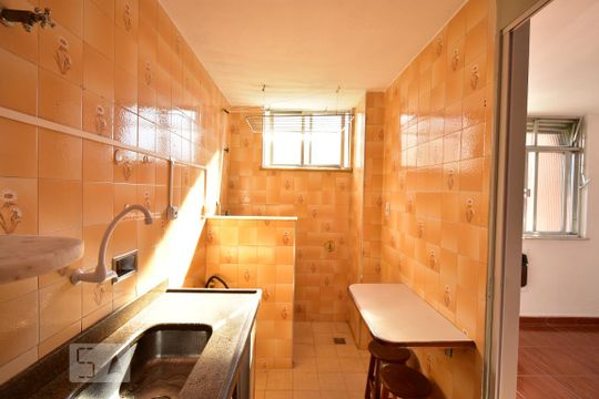 Cozinha  de apartamento à venda com 2 quartos, 55m² em Santa Rosa, Niterói