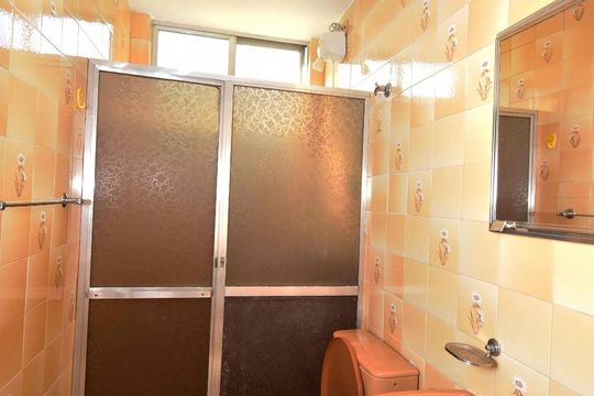 Banheiro de apartamento à venda com 2 quartos, 55m² em Santa Rosa, Niterói