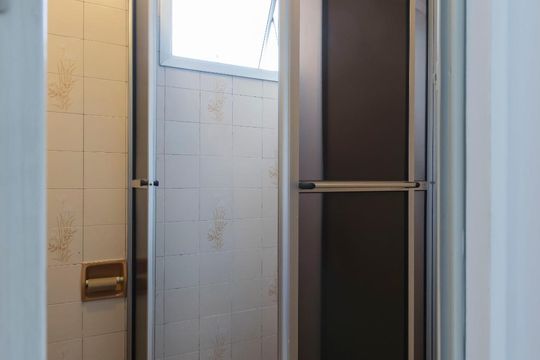 Banheiro de apartamento à venda com 2 quartos, 47m² em Vila Gumercindo, São Paulo