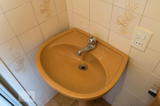Banheiro (Torneira) de apartamento à venda com 2 quartos, 47m² em Vila Gumercindo, São Paulo