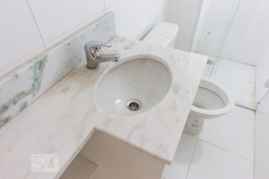 Banheiro de apartamento para alugar com 2 quartos, 52m² em Vila Guilherme, São Paulo