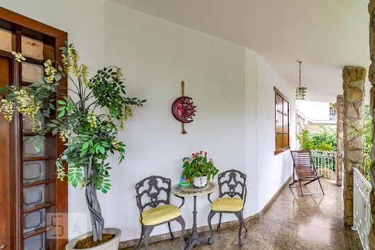 Entrada de casa à venda com 5 quartos, 550m² em Palmares, Belo Horizonte