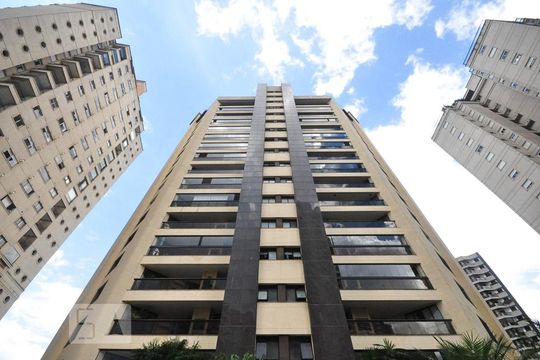 Fachada de apartamento para alugar com 3 quartos, 220m² em Vila Suzana, São Paulo