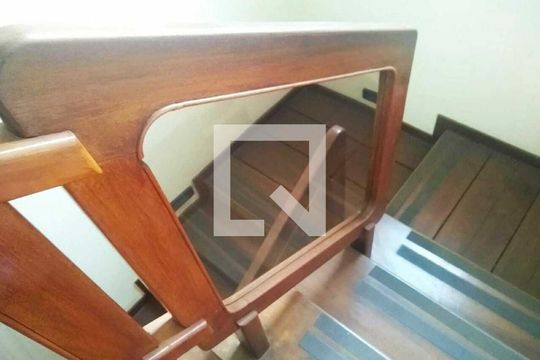 Casa à venda com 7 quartos, 640m² em Santa Tereza, Belo Horizonte