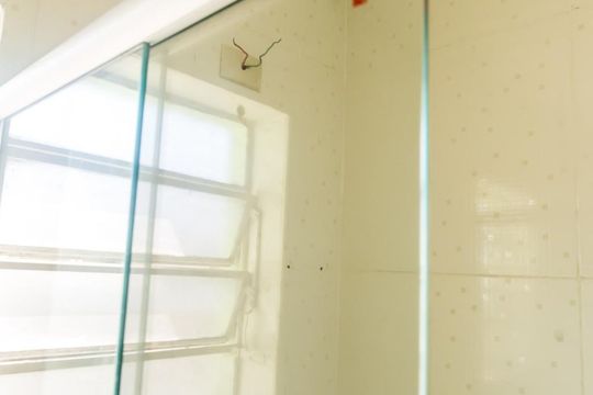 Banheiro de apartamento à venda com 1 quarto, 49m² em Jardim Carvalho, Porto Alegre