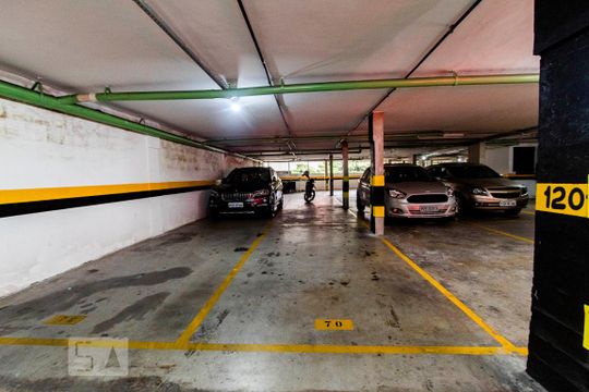 Garagem de apartamento à venda com 2 quartos, 70m² em Santo Antônio, Belo Horizonte