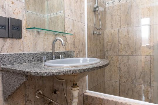 Banheiro de apartamento à venda com 3 quartos, 70m² em Higienópolis, Rio de Janeiro