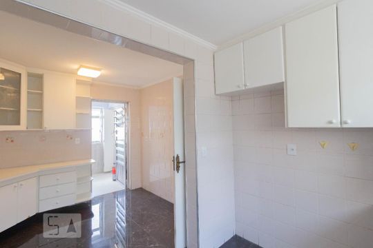 Cozinha de apartamento para alugar com 3 quartos, 140m² em Sumarezinho, São Paulo