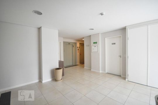 Hall social de apartamento à venda com 2 quartos, 64m² em Vila Praia, São Paulo